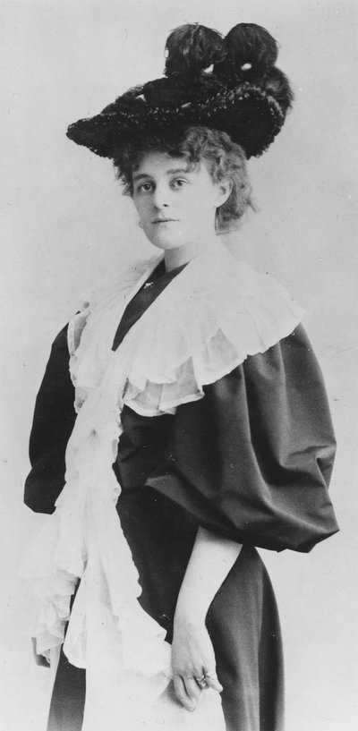 Portrait of Maud Gonne by Reutlinger Studio